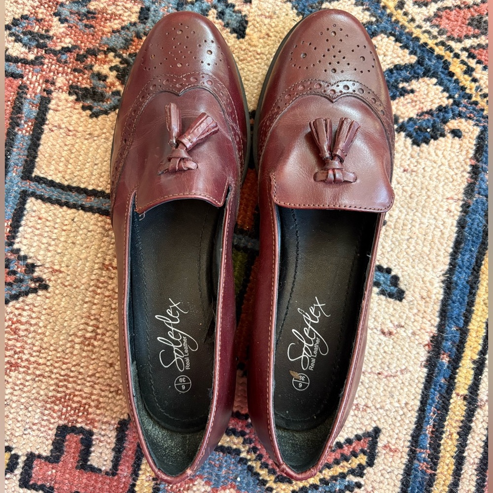 Stylish Burgundy Flats by